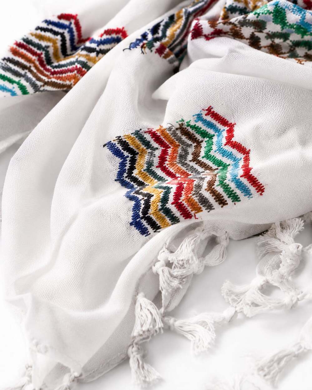 Authentic Palestinian Keffiyeh Scarf with Rainbow Chevron Pattern - Picture 2 of 5